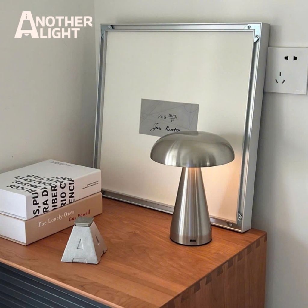 Đèn trang trí kim loại COMO, đèn bàn phong cách Bắc Âu, đèn sạc USB, đèn LED decor Another Light.