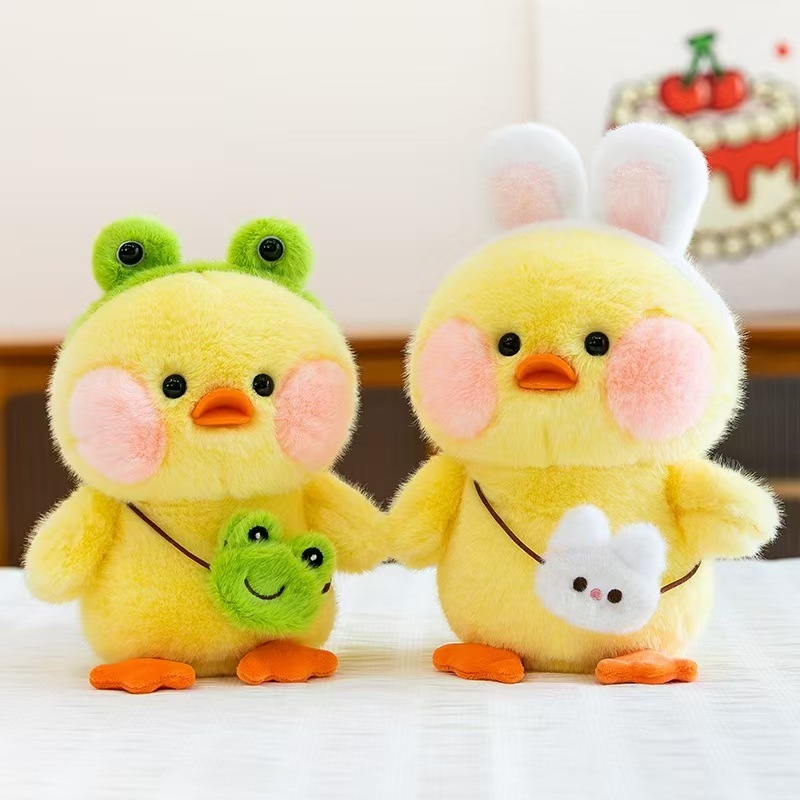 Gấu Bông Hình Con Vịt Đeo Túi Gấu Bông Vịt Bông Đội Mũ Dễ Thương - Vịt Bông Đeo Túi Hàng Cao Cấp