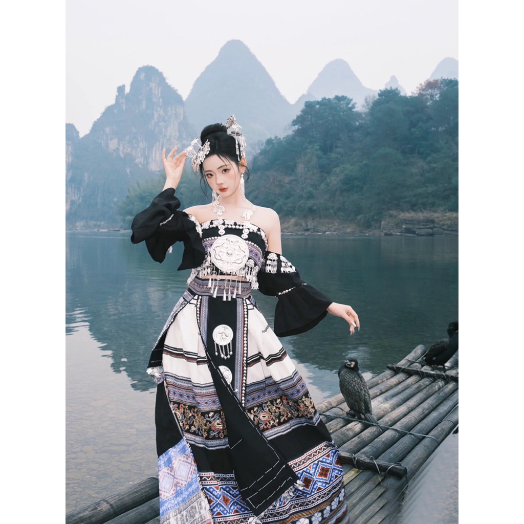 Trang phục miêu cương đen trắng ( sẵn )