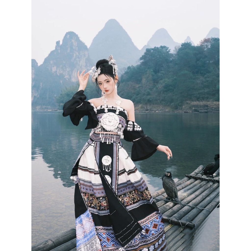 Trang phục miêu cương đen trắng ( sẵn )