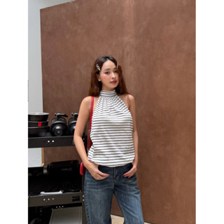  Áo Thun Cổ Yếm Hở Lưng Dáng Rộng 