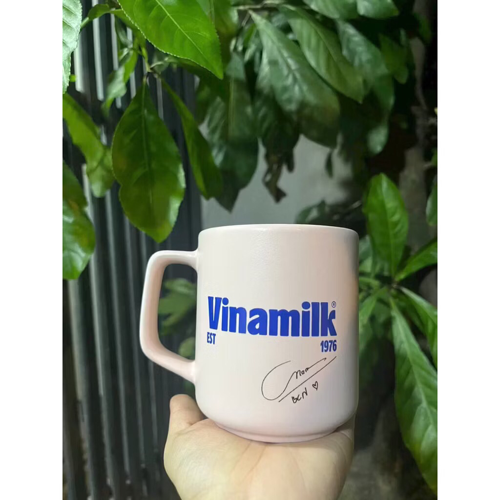 Ly sứ vinamilk có chữ kí Bùi Công Nam