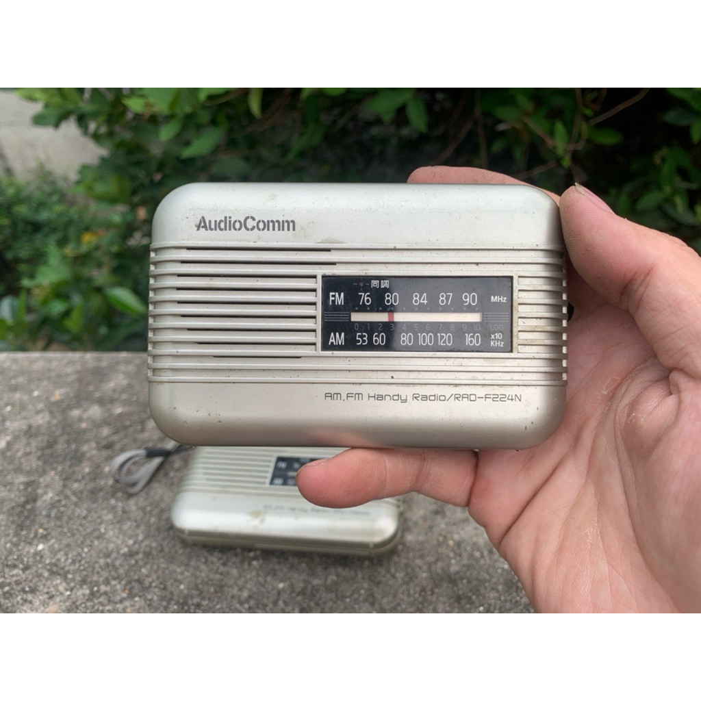 Đài radio AudioComm RAD-F224N AM/FM cầm tay nhỏ gọn