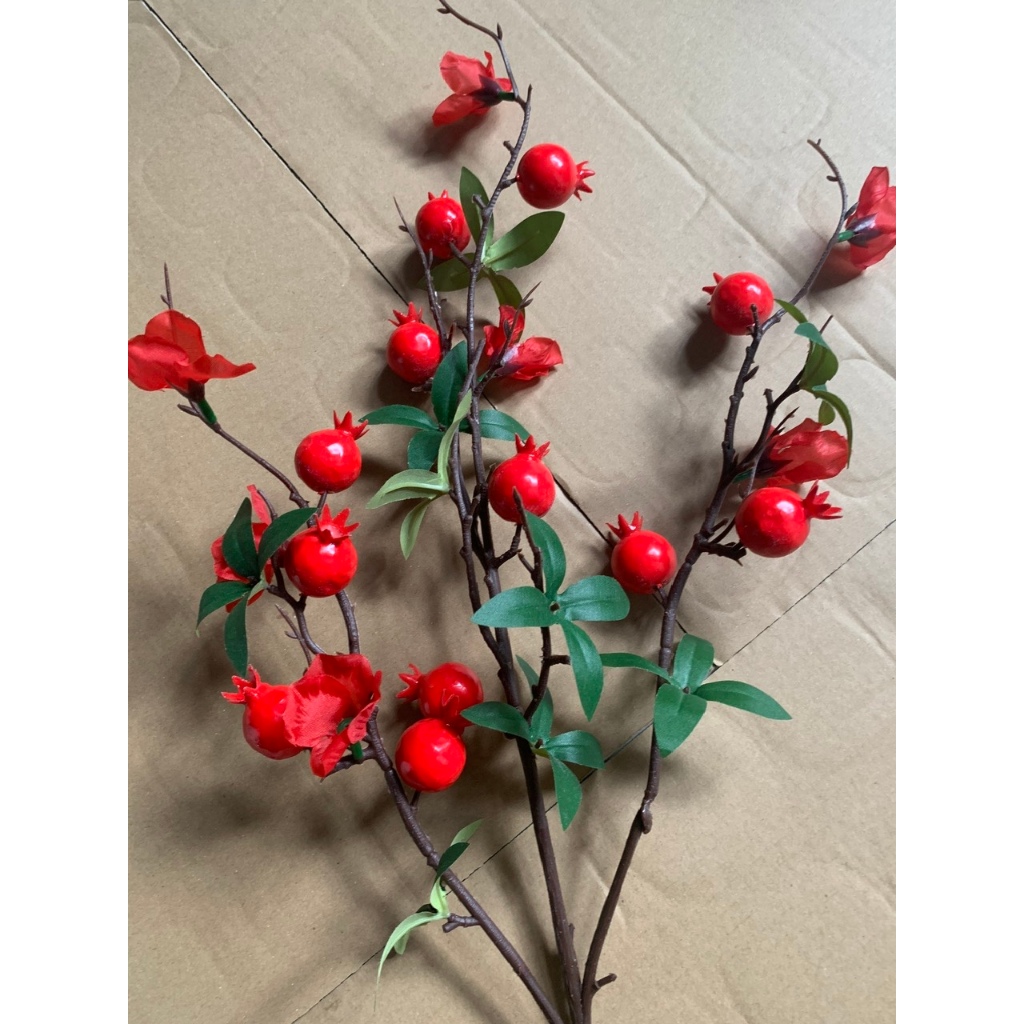 Cành lựu phú quý giả 12 quả size 2.5cm kèm hoa lá cao 82cm trang trí nhà cửa cửa hàng văn phòng