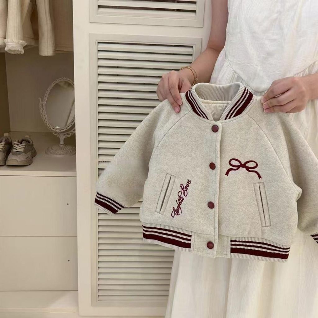 Áo khoác bomber nỉ chần bông thêu nơ