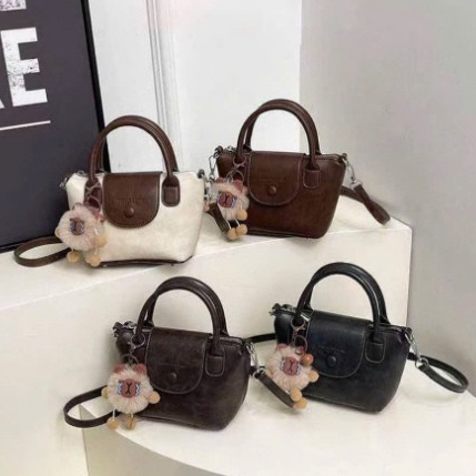 Túi Xách Nữ Da PU Cao Cấp Kèm Charm Gấu Bông - Túi Xách Tay Nắp Gập Thời Trang - DK017 | BigBuy360 - bigbuy360.vn