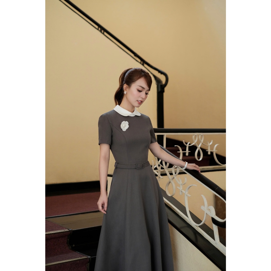 (Silent Sound) Váy dáng xòe cài hoa trà, cổ sen, chất liệu cao cấp mềm mịn, thanh lịch, sang trọng Calie VX309 | BigBuy360 - bigbuy360.vn