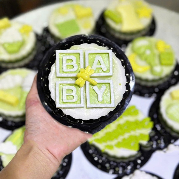 Khuôn silicon chữ Baby ô nổi