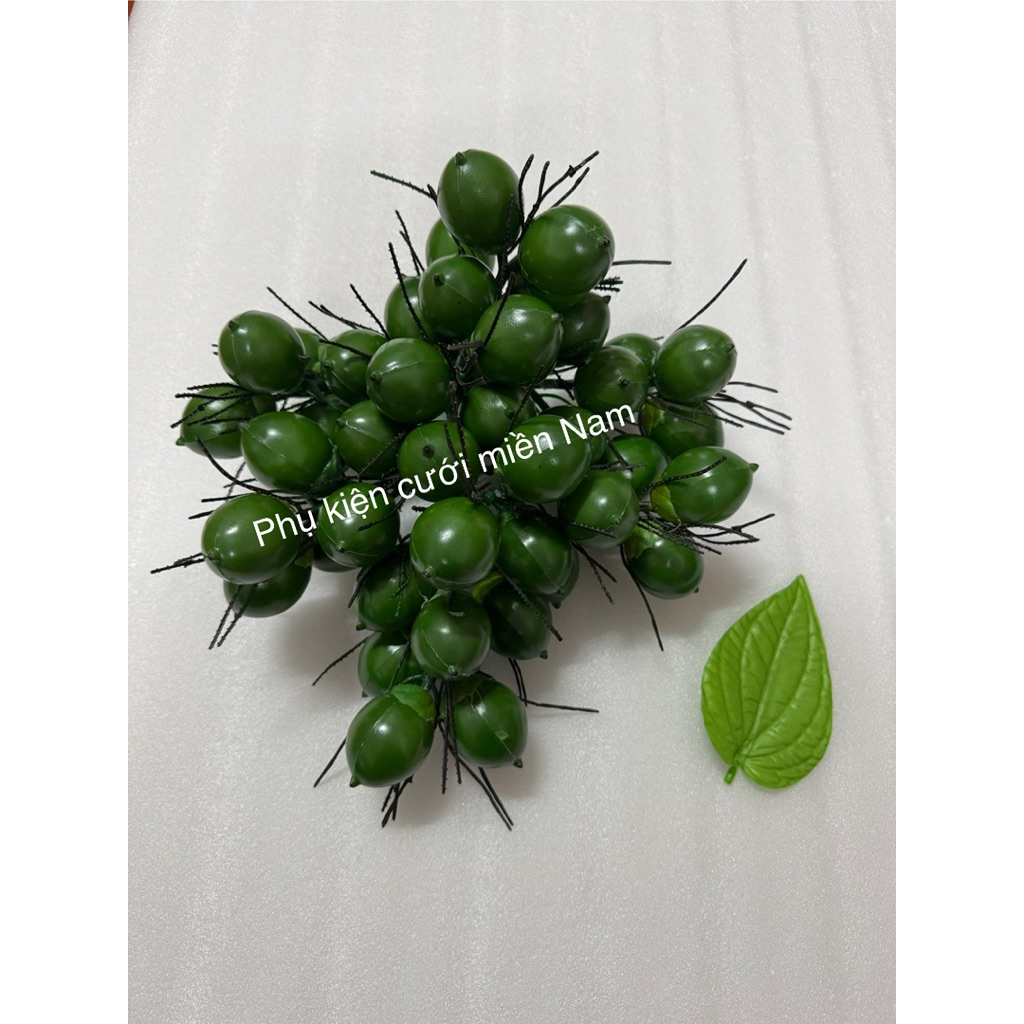 BUỒNG CAU NHỰA VÀ LÁ TRẦU trang trí mâm quả