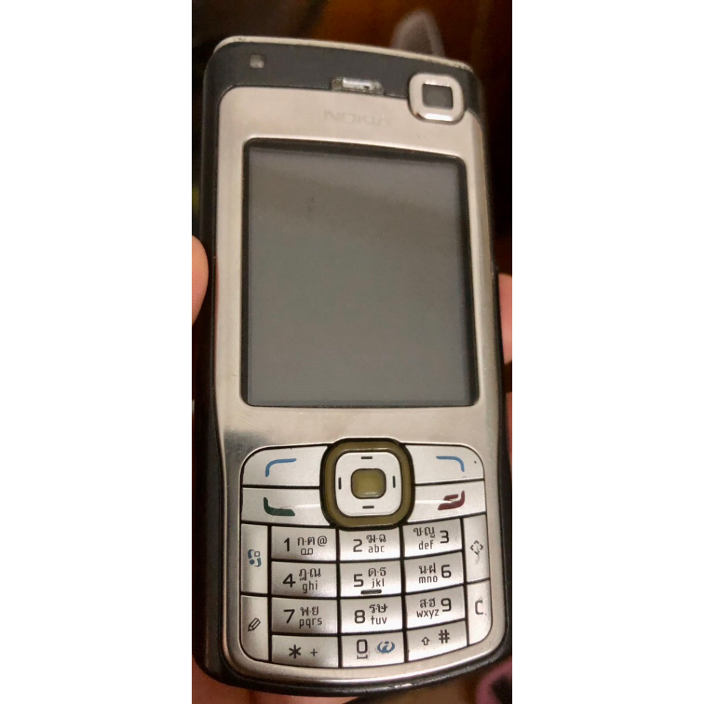 Xác Nokia N70 bấm không thấy lên màn gi ,chỉ thấy sáng đèn flash như hình, ae lấy linh kiện, k bin đ