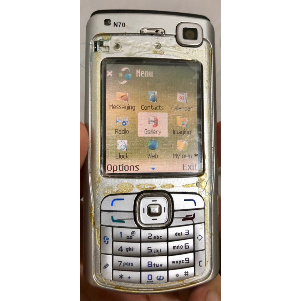 Xác Nokia N70 sống lên màn còn hiển thị được, k bin đủ nắp, chưa thử gì, ae cần thì về tự nghiên cứu