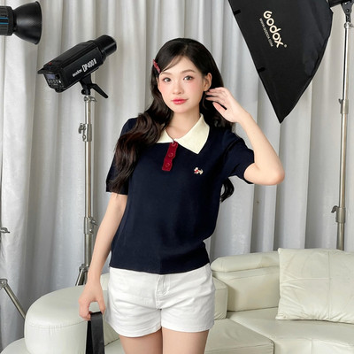 Áo len mongtoghi nữ Twentyfive form vừa cổ polo phối màu thêu họa tiết trước ngực 6895