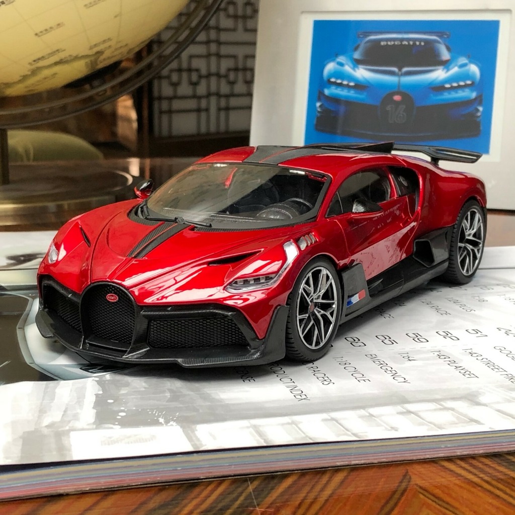 Mô hình xe Bugatti Divo full open bản quyền chính hãng tỉ lệ 1:18 Bburago 5852