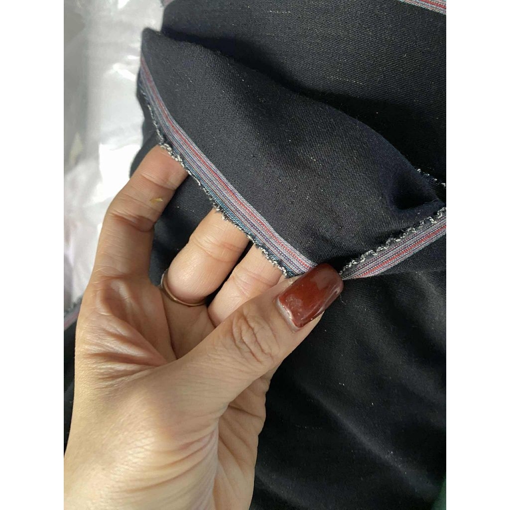 thô đen cotton mềm mịn dệt sợi kim tuyến 
25 k /1 m 
khổ 1 m 5