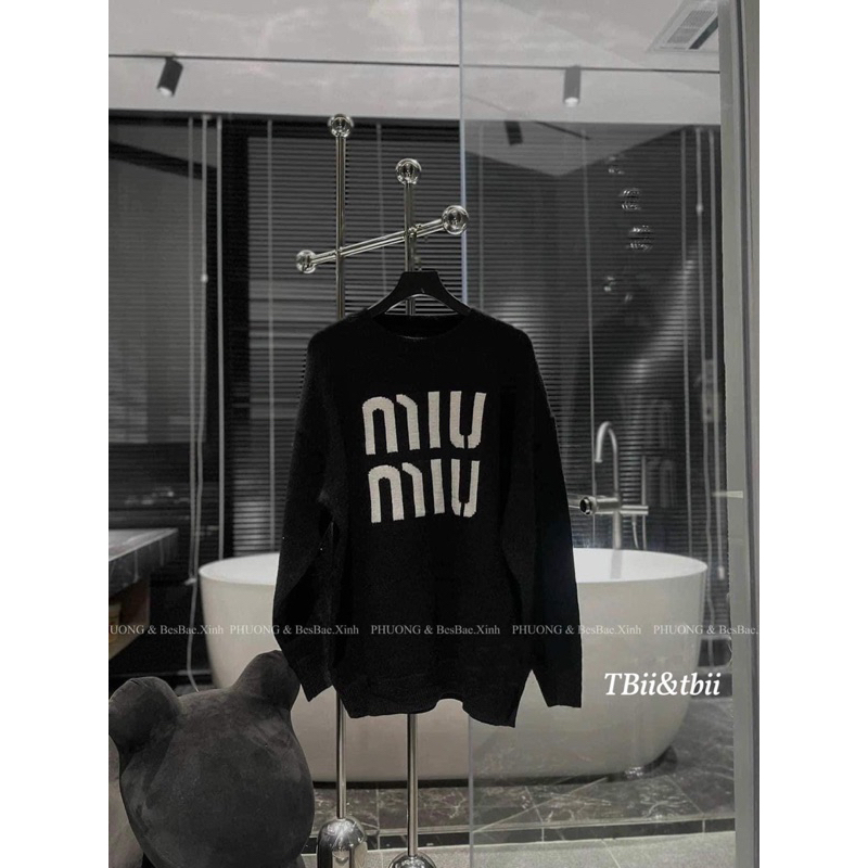 𝙏𝒉𝙖𝒐𝙫𝒊_𝑼𝙡𝒍𝙯𝒂𝙣𝒈// Áo Len Sweater Nam Nữ MIU MIU siêu hot hit Form rộng Hàn Quốc Chất Len Lông thỏ mềm mịn | BigBuy360 - bigbuy360.vn