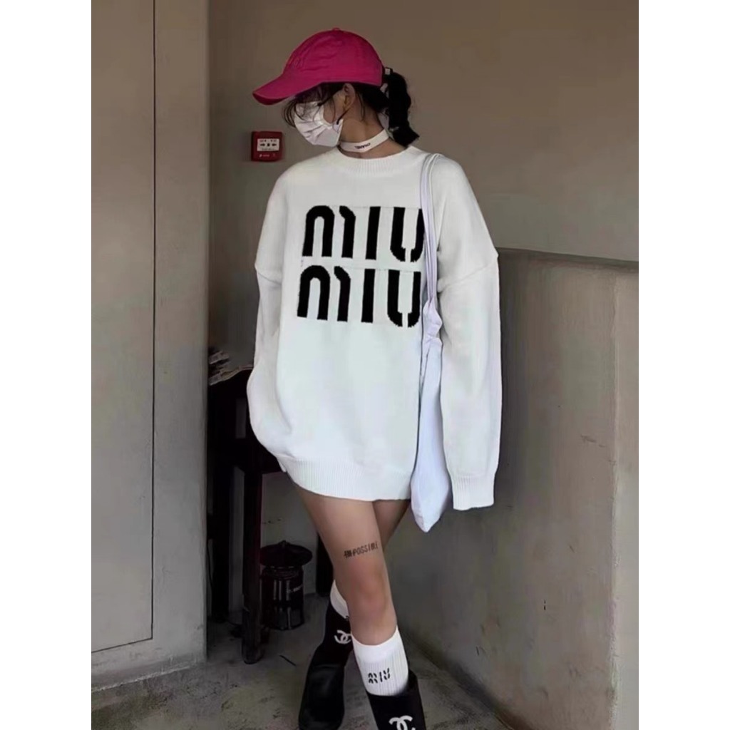 𝙏𝒉𝙖𝒐𝙫𝒊_𝑼𝙡𝒍𝙯𝒂𝙣𝒈// Áo Len Sweater Nam Nữ MIU MIU siêu hot hit Form rộng Hàn Quốc Chất Len Lông thỏ mềm mịn | BigBuy360 - bigbuy360.vn