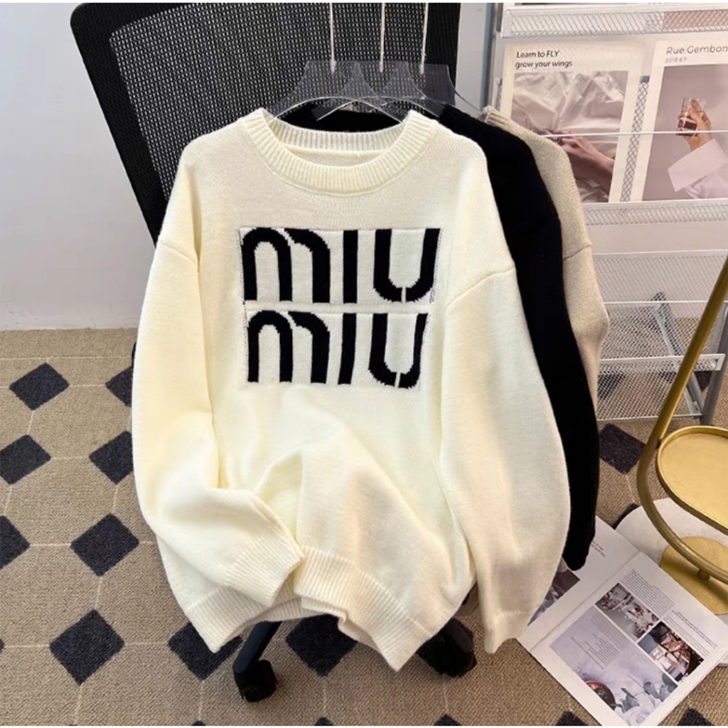 𝙏𝒉𝙖𝒐𝙫𝒊_𝑼𝙡𝒍𝙯𝒂𝙣𝒈// Áo Len Sweater Nam Nữ MIU MIU siêu hot hit Form rộng Hàn Quốc Chất Len Lông thỏ mềm mịn | BigBuy360 - bigbuy360.vn