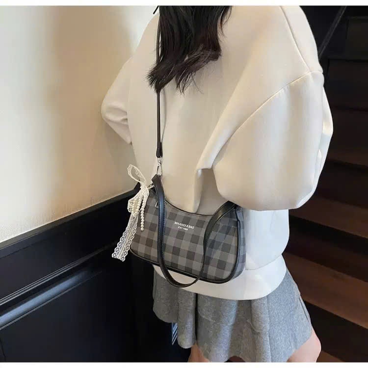 Túi xách nữ đeo chéo kẻ caro kèm charm nơ  tym ngọc dễ thương CUN201 | BigBuy360 - bigbuy360.vn