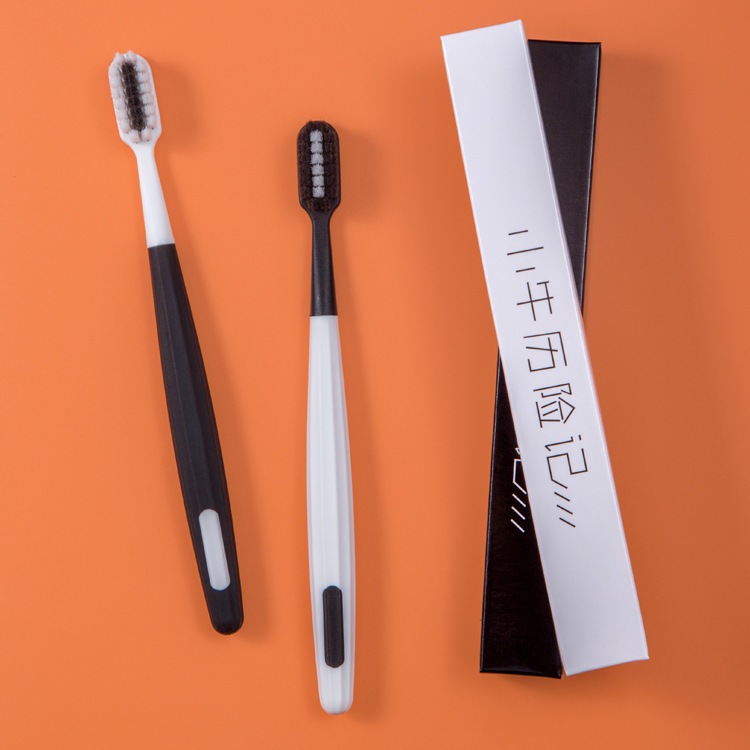 Bàn chải đánh răng siêu mềm làm sạch sâu, giúp bảo vệ nướu, thiết kế đơn giản và tinh tế dành cho người lớn