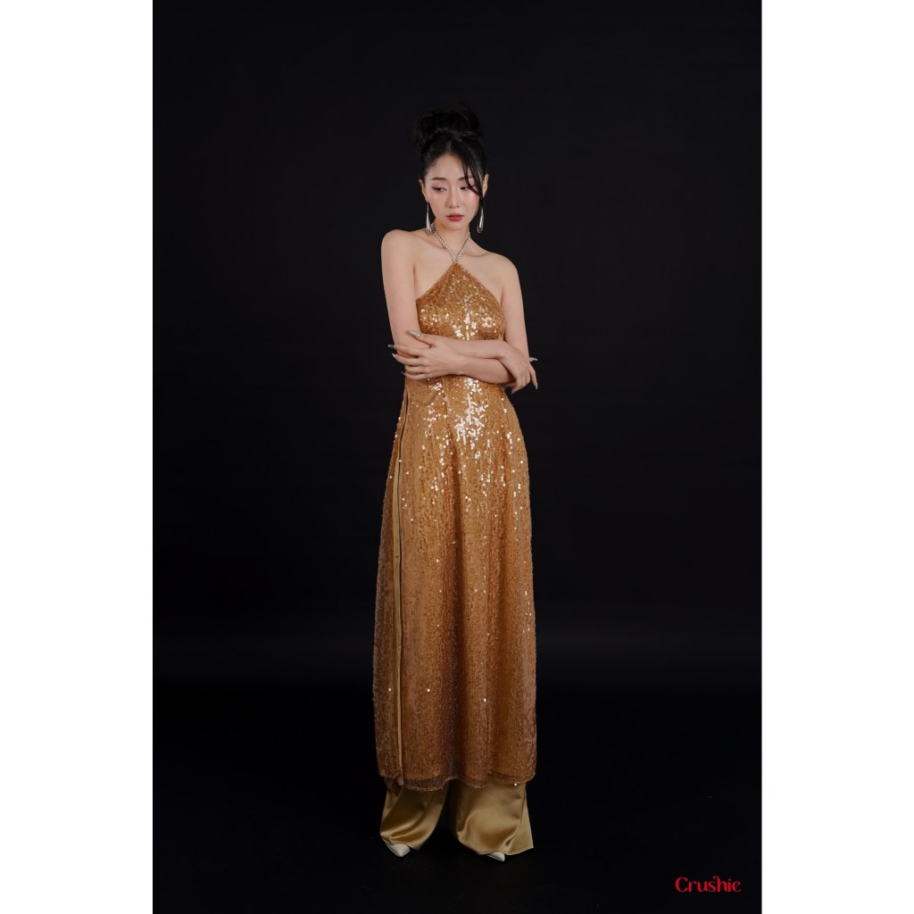 Áo dài Crushie cổ yếm phối Sapphire nền vải lưới kim sa sang trọng - độc quyền Crushie Áo dài Yến Ki