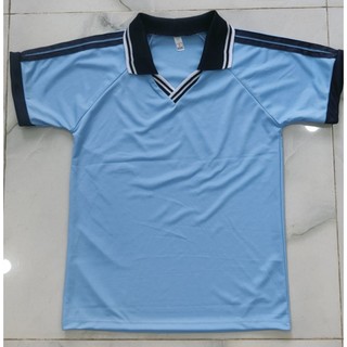  áo thể dục màu xanh biển 