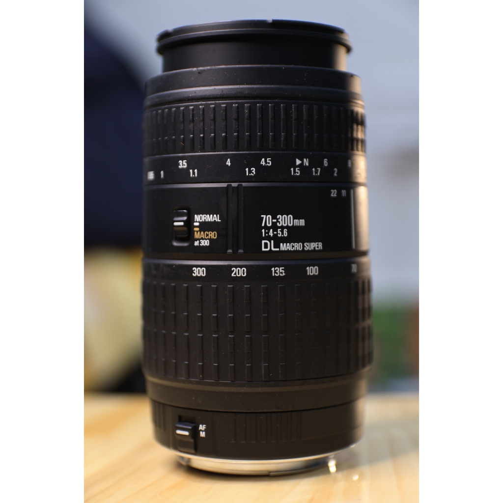ống kính canon ef Sigma 70-300 macro (af chạy - kính đục mờ- không thể khép khẩu)Q - Ống kính Canon EF
