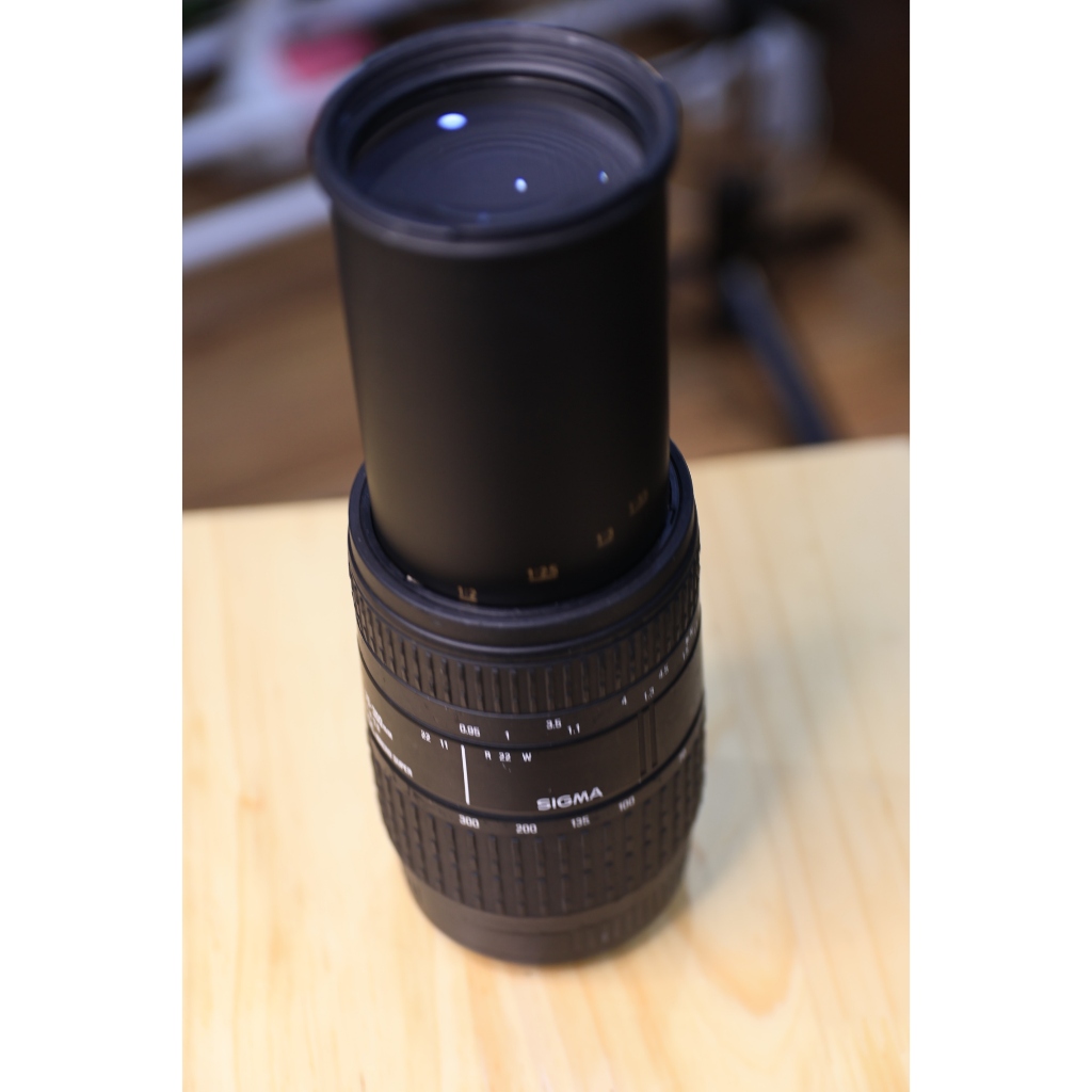 ống kính canon ef Sigma 70-300 macro (af chạy - kính đục mờ- không thể khép khẩu)Q - Ống kính Canon EF