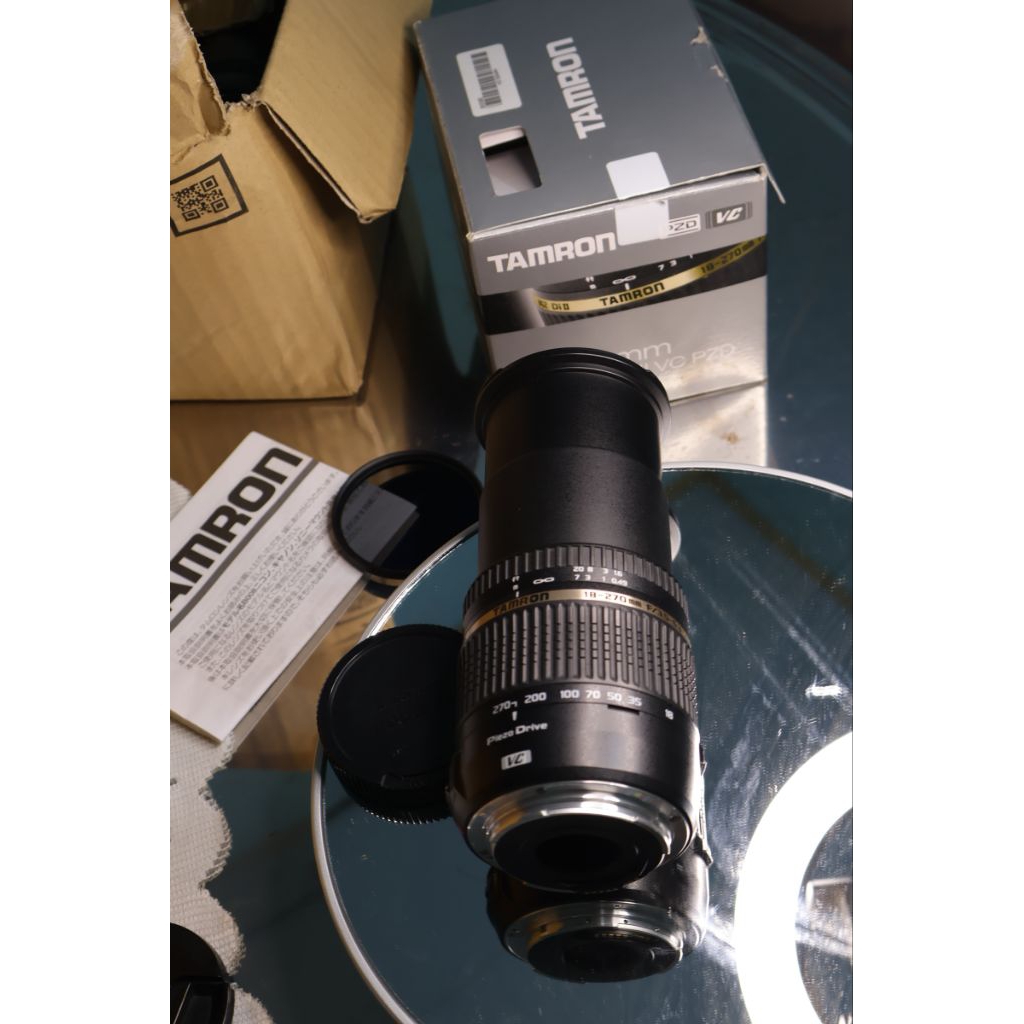 (đã bán) lens canon efs Tamron 18-270 vc cả hộp (kính hơi xấu 97%)