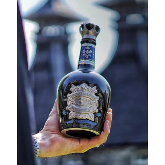 Vỏ chai rượu chivas 32 dùng cho trang trí nhà cửa quầy bar phòng trà phòng khách.