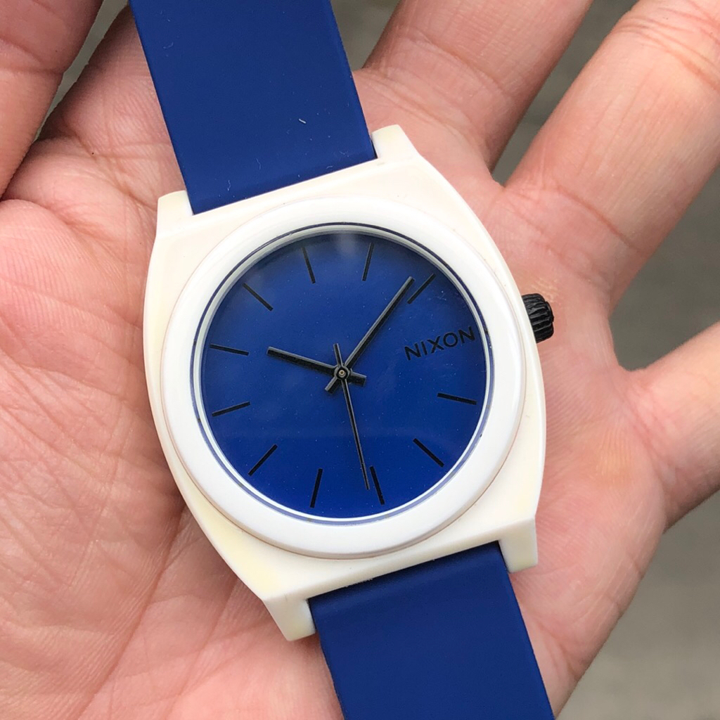 Đồng hồ Nam NIXON tông trắng xanh