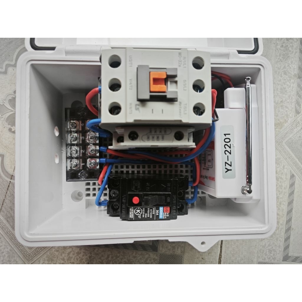 Điều khiển từ xa 1 km. Khởi LS 32A. Motor có công suất lớn. Kem CB chống giật an toàn khi sử dụng.