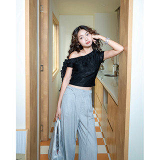   Hỏa tốc HCM  Áo kiểu nữ form crotop điểm nhấn thắt nơ bên vai Dalin Top – Sibling House 