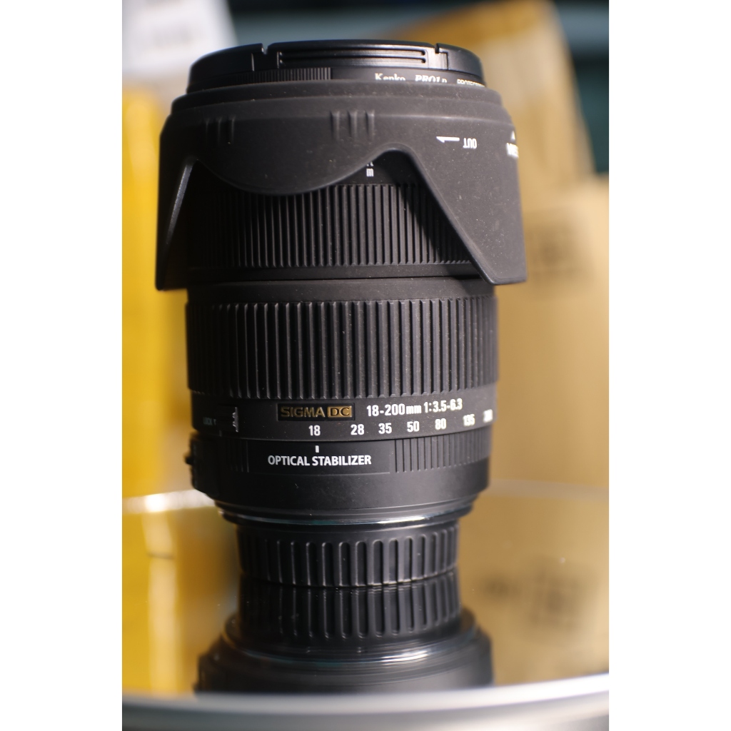 lens canon Sigma 18-200mm f/3.5-6.3 DC OS for Canon ef-s (Tình trạng kính 97% có 1 điểm mốc thấu kính lớn) - Ống kính Canon EF