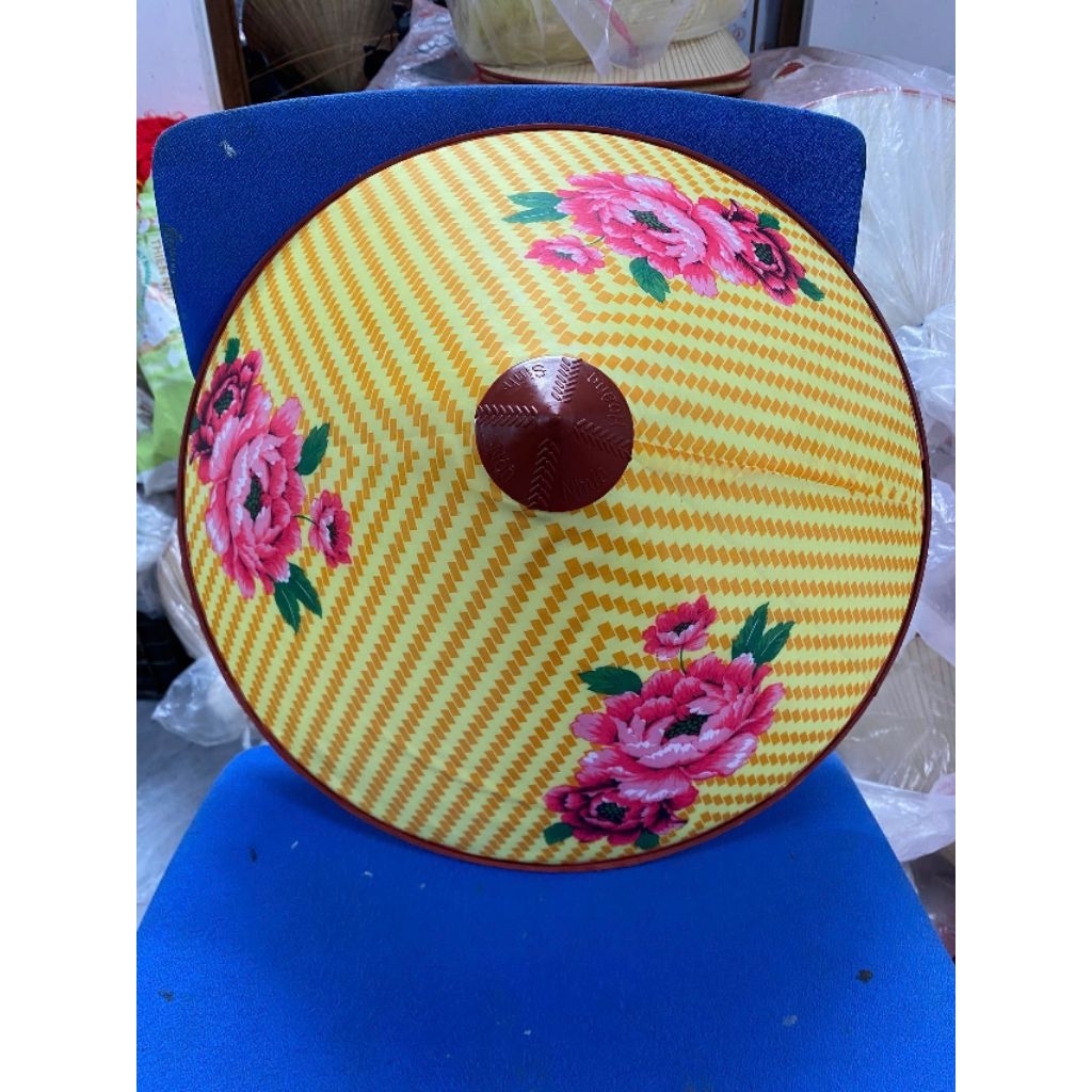 Nón lá bằng nhựa lót giấy bạc cao cấp chống nắng mưa (tặng kèm quai), màu ngẫu nhiên