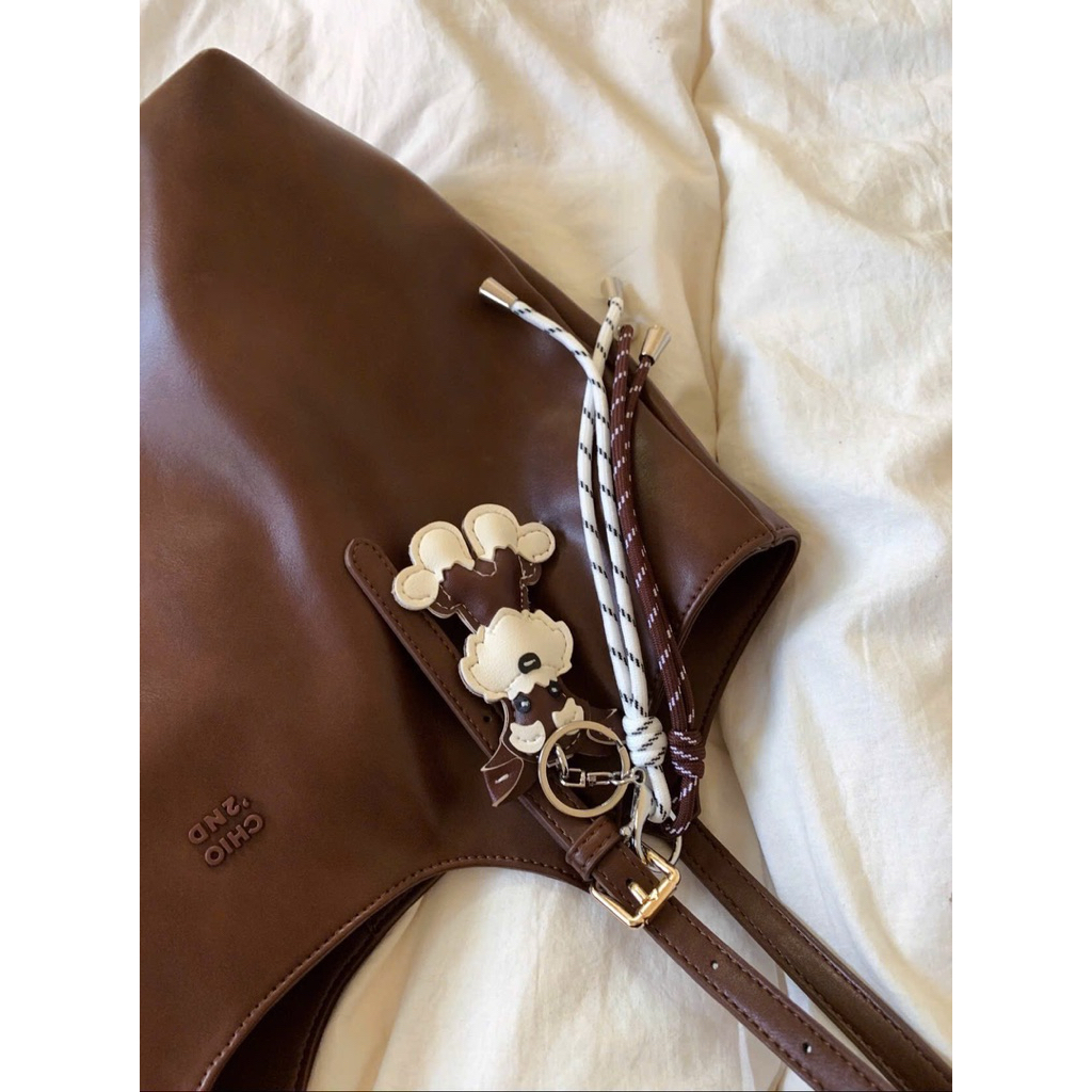 (Sẵn ship hoả tốc) Túi tote da chio2nd kèm charm cún dung tích lớn đựng vừa laptop, a4 phù hợp đi học đi làm | BigBuy360 - bigbuy360.vn