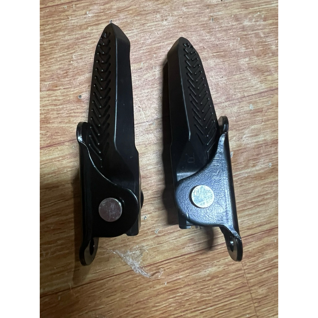 Gác chân sau da năng sử dụng cho nhiều loại xe đạp điện 133 cap A pega