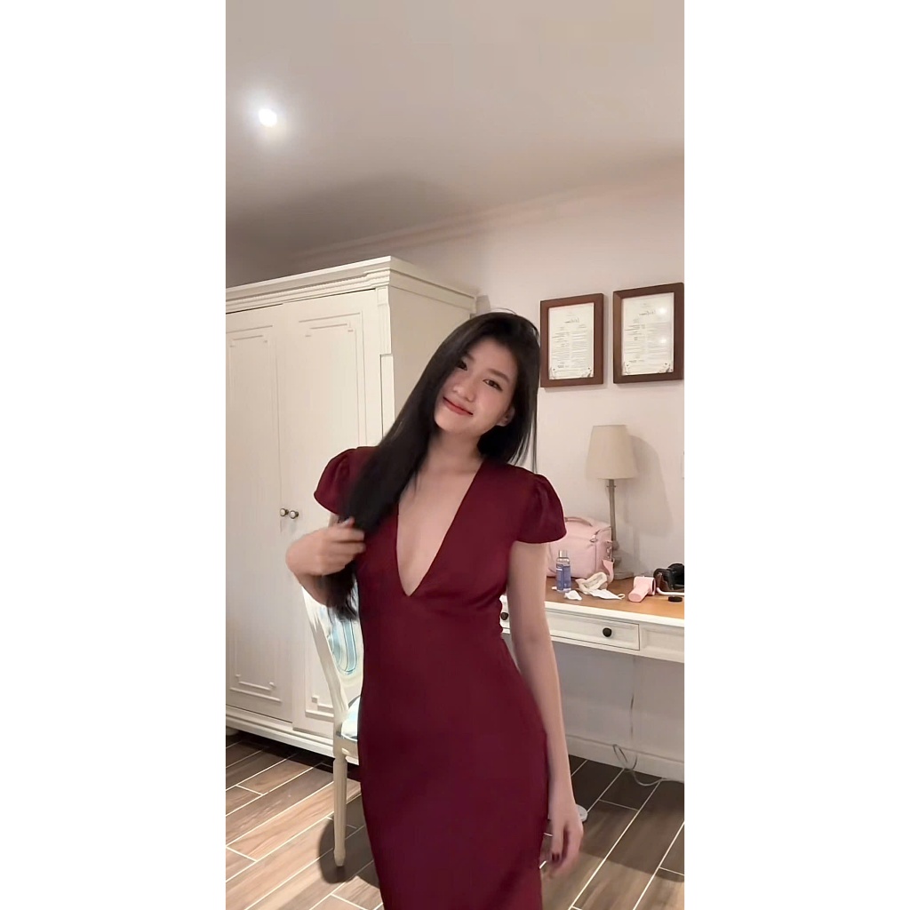 [SẴN-HỎA TỐC] Đầm Lụa Chấm Bi Dài Cổ V Dáng Đuôi Cá Lơi Nữ Tính Cao Cấp Chuẩn Tôn Dáng | BigBuy360 - bigbuy360.vn