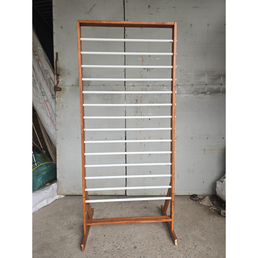 Kệ giấy gói hoa gỗ sang trọng, xịn xò., kệ để vải , giấy gói quà decor tiệm hoa xinh xắn