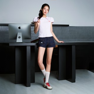 CARA Quần short jean nữ Paccia dáng mini cạp trễ phối túi kiểu cá tính