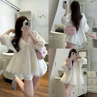 Set áo babydoll cổ V chất ren hoa tay lỡ form bồng bềnh mix quần sooc tafta dầy dặn siêu tiểu thư