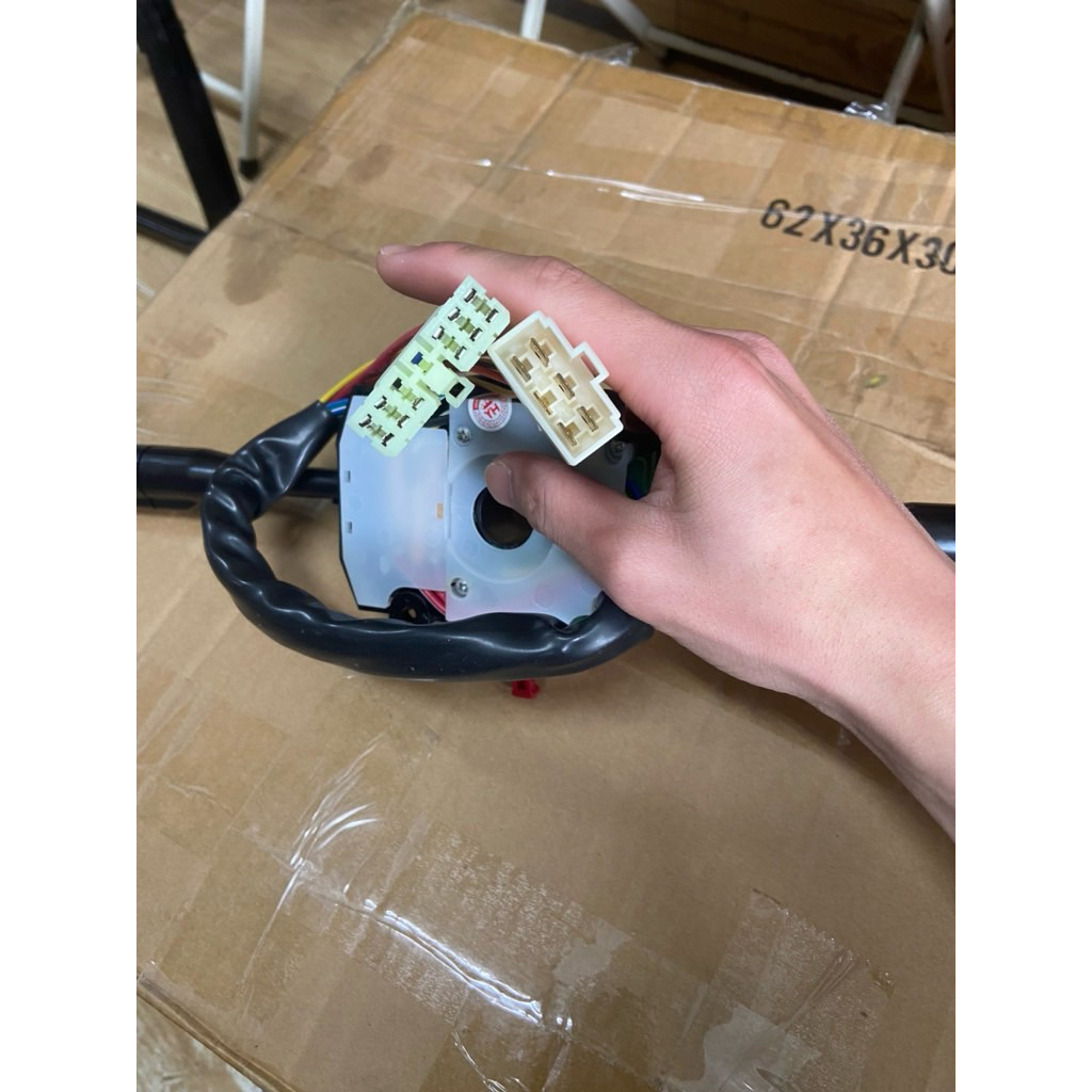 Công tắc tổng hợp Suzuki Carry&5 ta&Damas