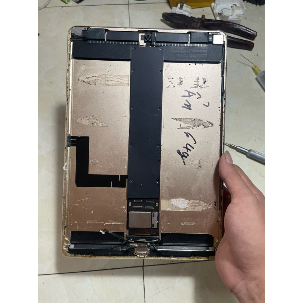 linh kiện thay thế cụm main pro 10.5 iCloud ẩn về anh em lắp màn là dùng hoặc anh em rã xác lấy linh