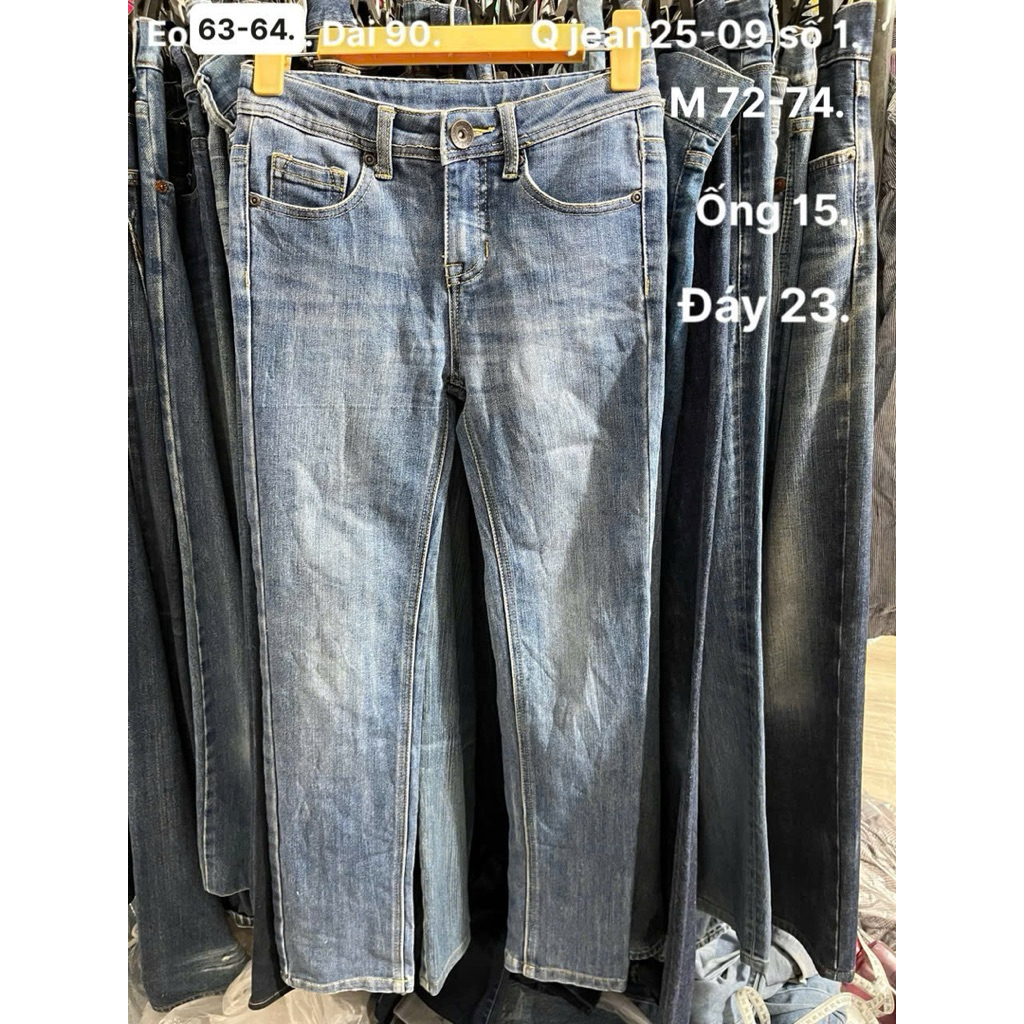 Quần jean eo 63-64cm, dài 90cm có dây chỉnh eo.