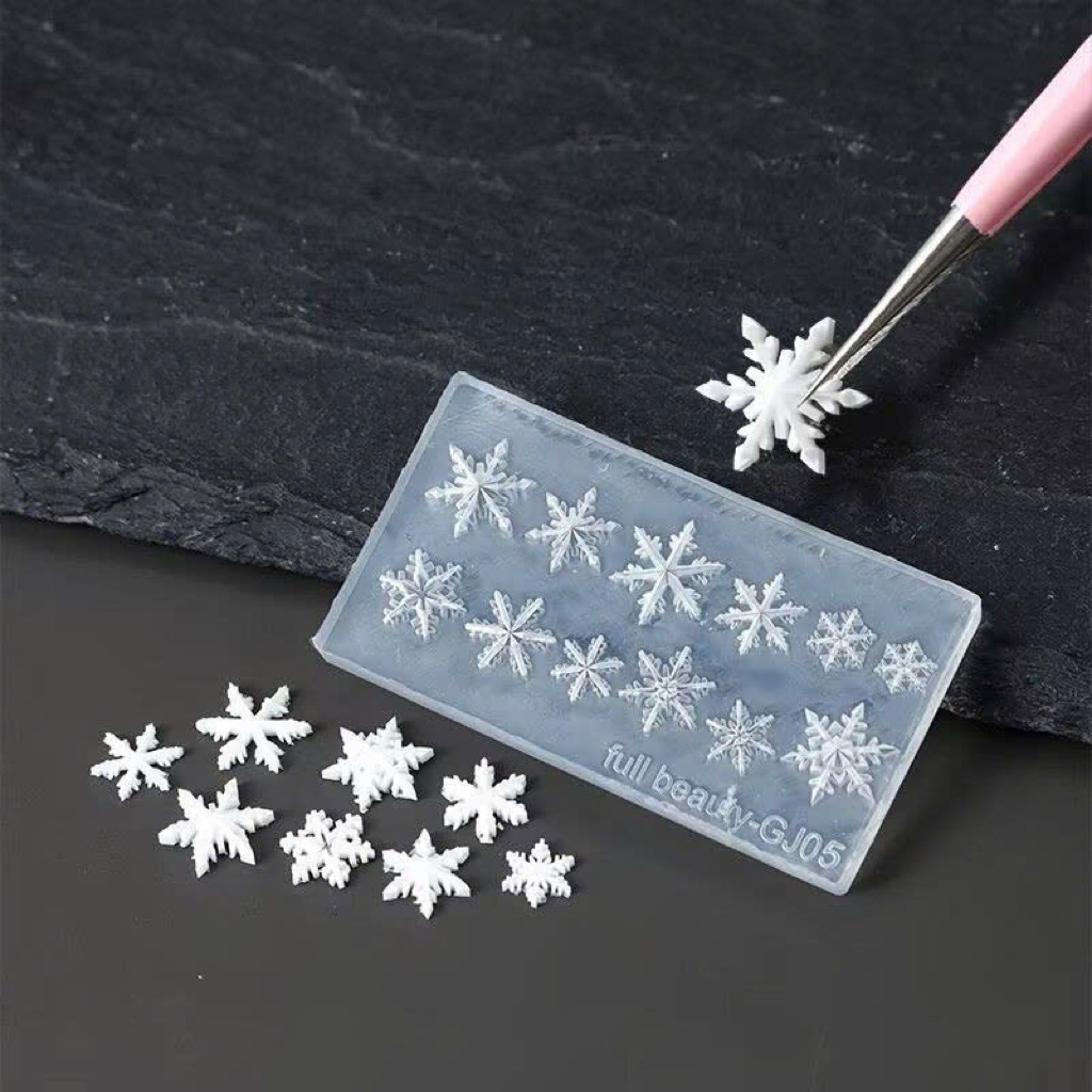 NOEN HOT 2025 mang phong cách trẻ trung năng động trang trí móng mùa noen