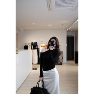  Áo Thun Lệch Vai Nữ Tay Dài – Labeau – Dáng ôm body cổ xéo phong cách Hàn Quốc 