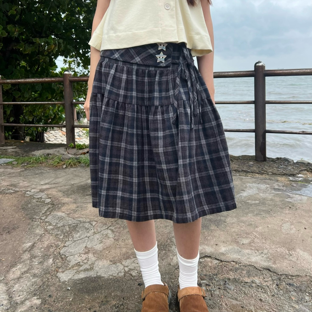 JANET STUDIO • Váy ca rô nút ngôi sao