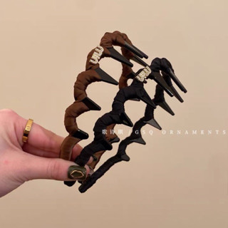  Băng đô cài tóc có răng tạo phồng đính đá bản mảnh B244 