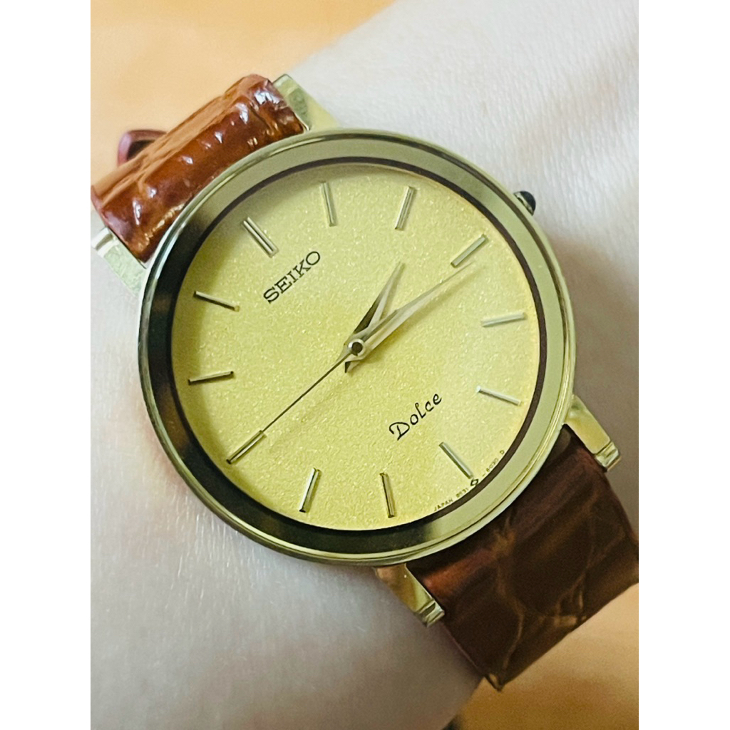 Đồng hồ Seiko Dolce Nhật mặt cát vàng siêu đẹp.