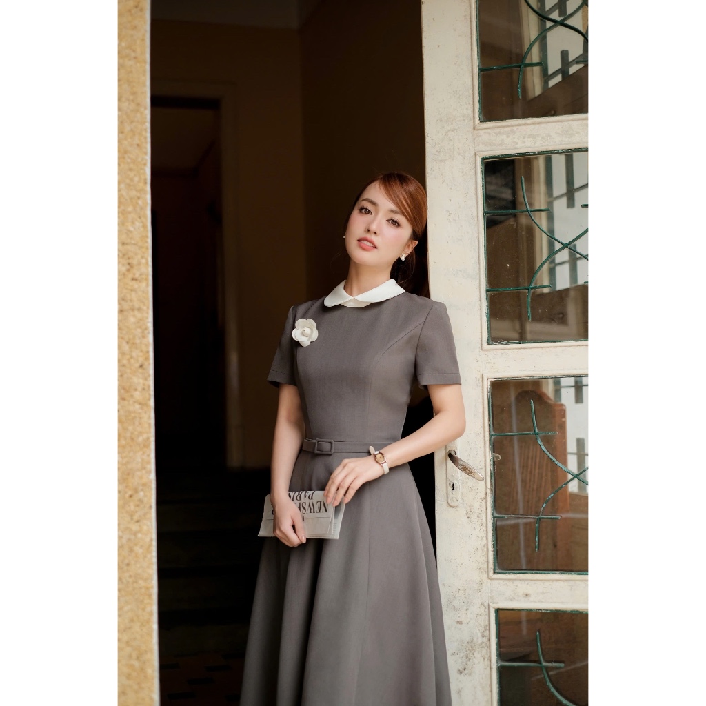 (Silent Sound) Váy dáng xòe cài hoa trà, cổ sen, chất liệu cao cấp mềm mịn, thanh lịch, sang trọng Calie VX309 | BigBuy360 - bigbuy360.vn