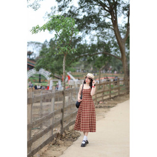 Váy kẻ đỏ thiết kế Mozz